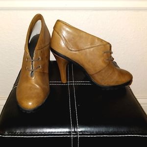 💲IT'S A SALE!! EUC 100% LEATHER BOOTIES💲